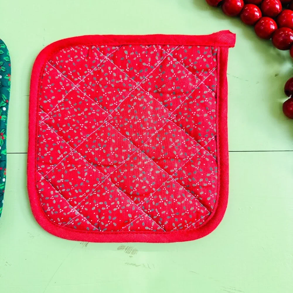 Vintage Christmas Potholder Set Holiday at Home Country Kitchen Quilted Pair